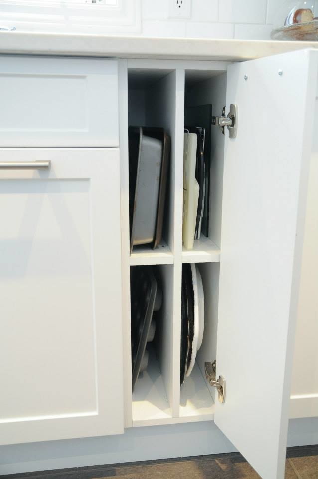 Shelf trays with dividers Shelf trays with dividers