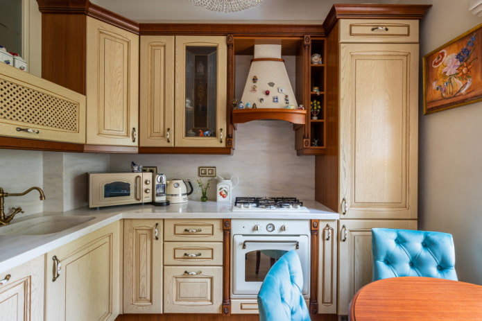 Sockets over the countertop, microwave in the corner