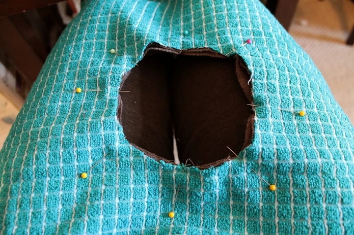 We fasten with pins We fasten with pins