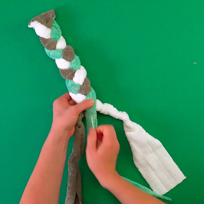 Weave a pigtail Weave a pigtail