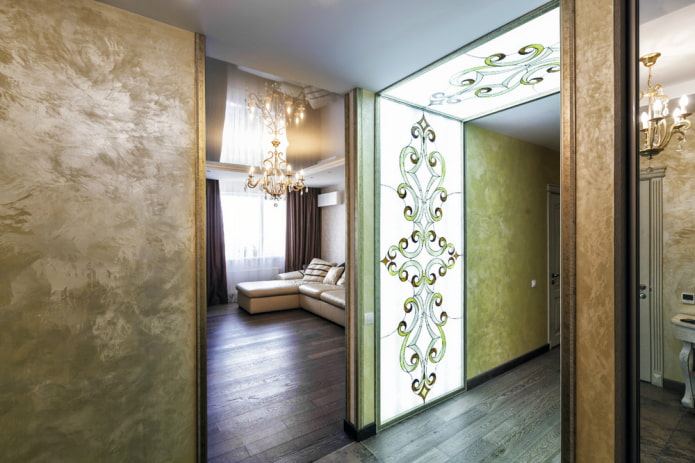 metal corners in the interior