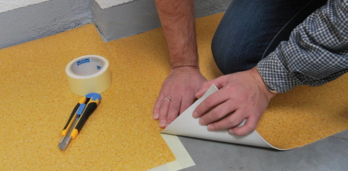 Joining the edges on double-sided tape Joining the edges on double-sided tape