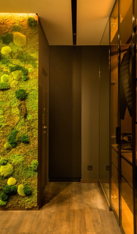 how to decorate the walls in the hallway