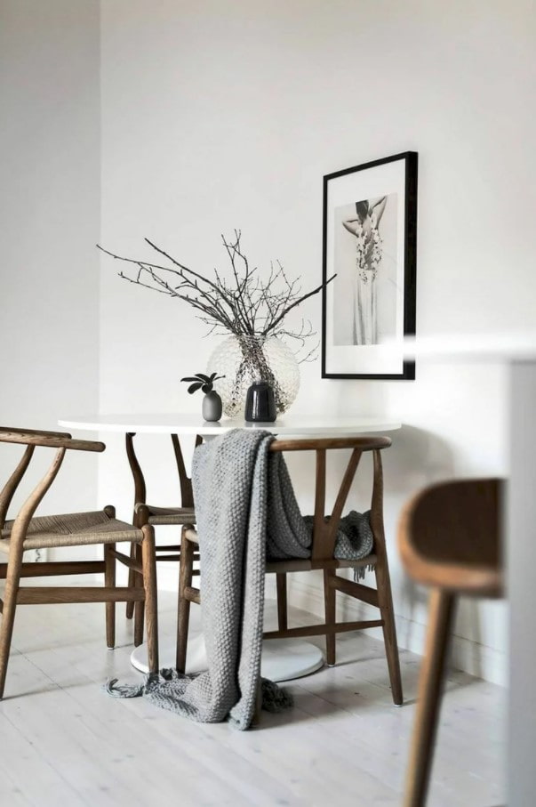 dining area in the style of minimalism