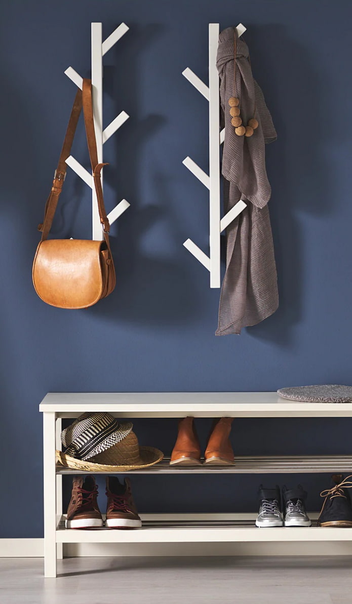 White hanger White hanger