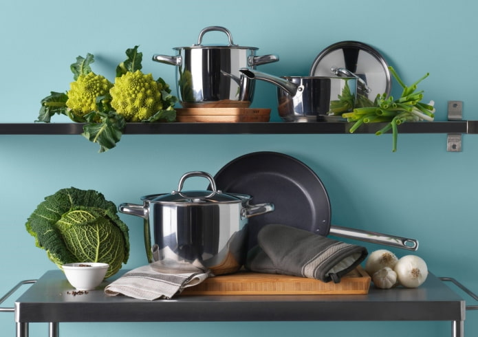 set of enameled dishes