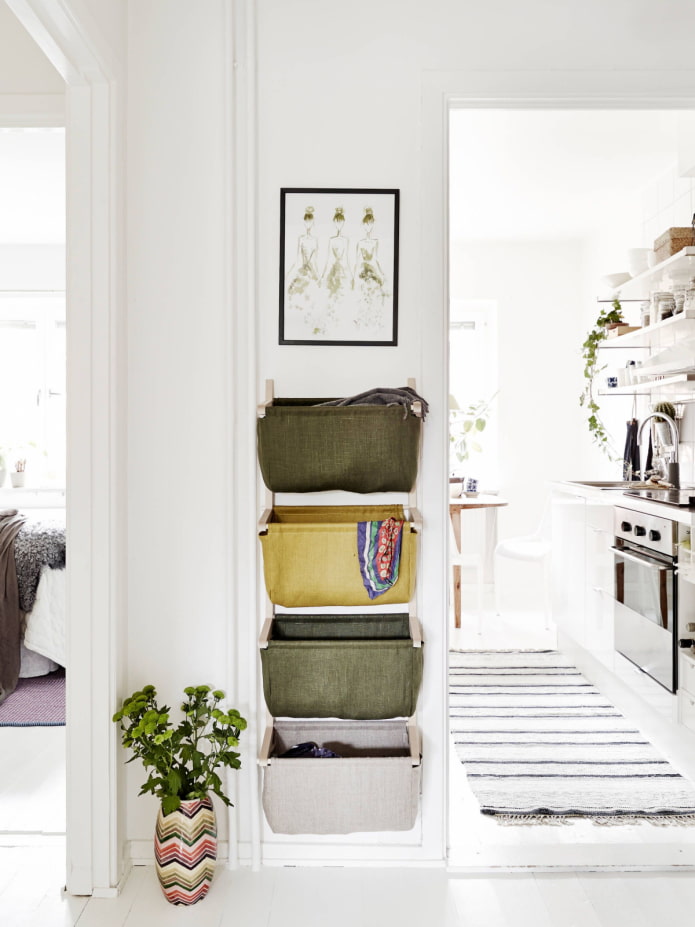 Accessory pockets Accessory pockets