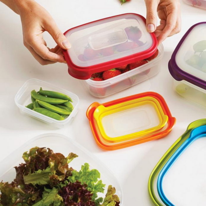 Plastic container Plastic container