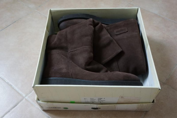 shoes in boxes shoes in boxes