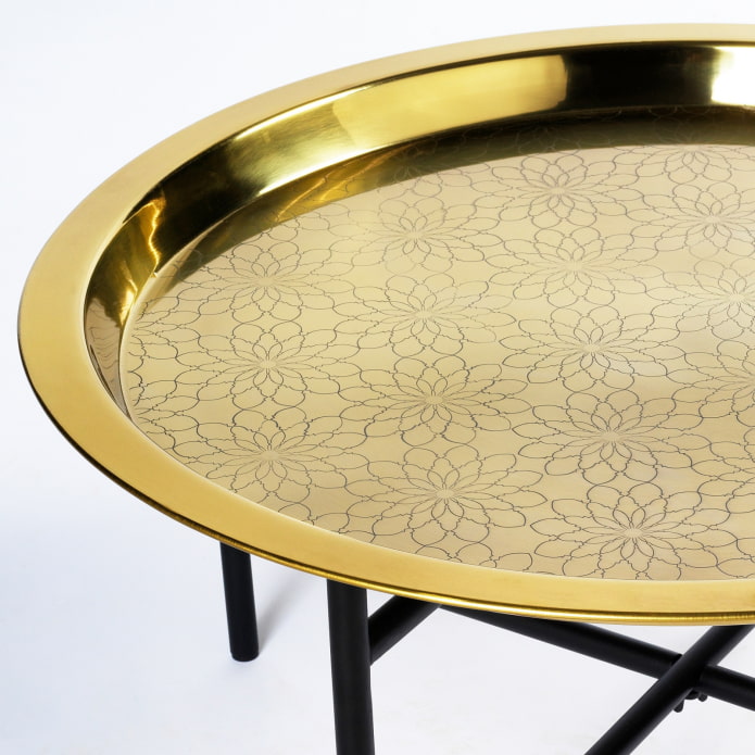 Serving table LYUVARE