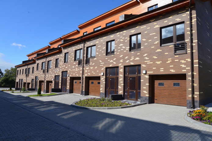 townhouse with garage