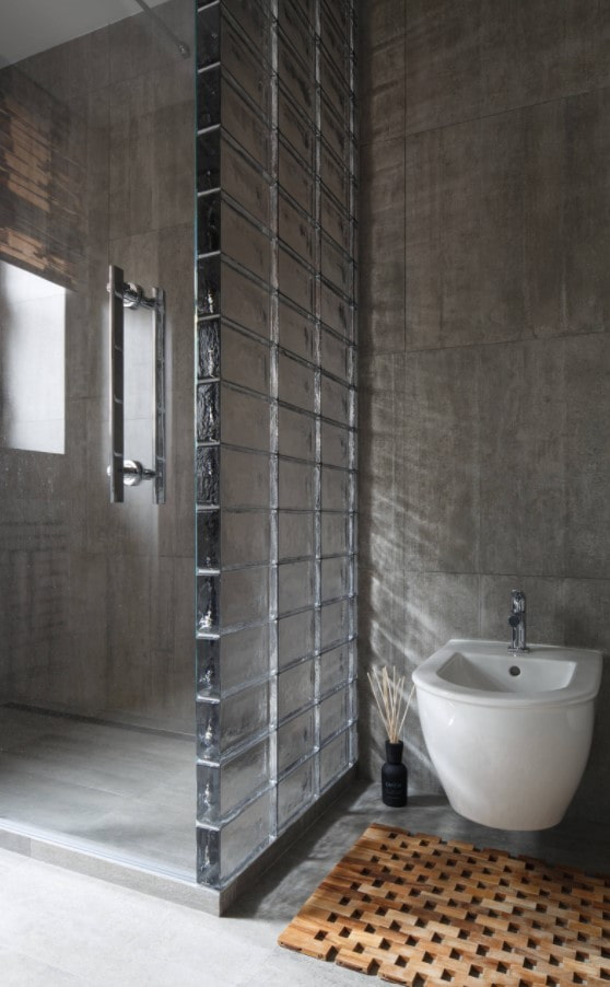 glass blocks in the bathroom