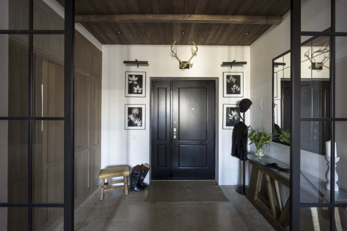 square hallway in English style