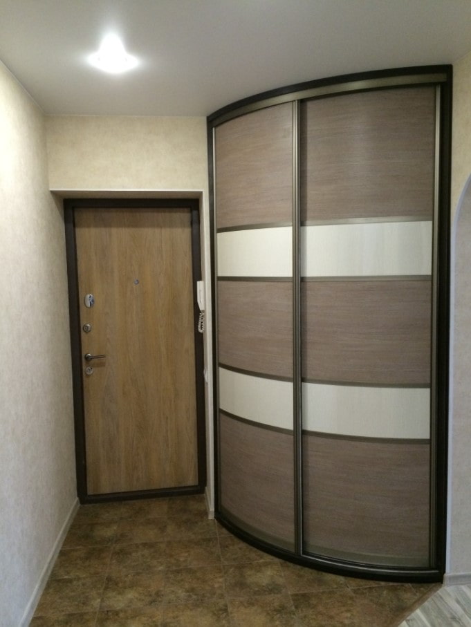 radial wardrobe in the hallway radial wardrobe in the hallway