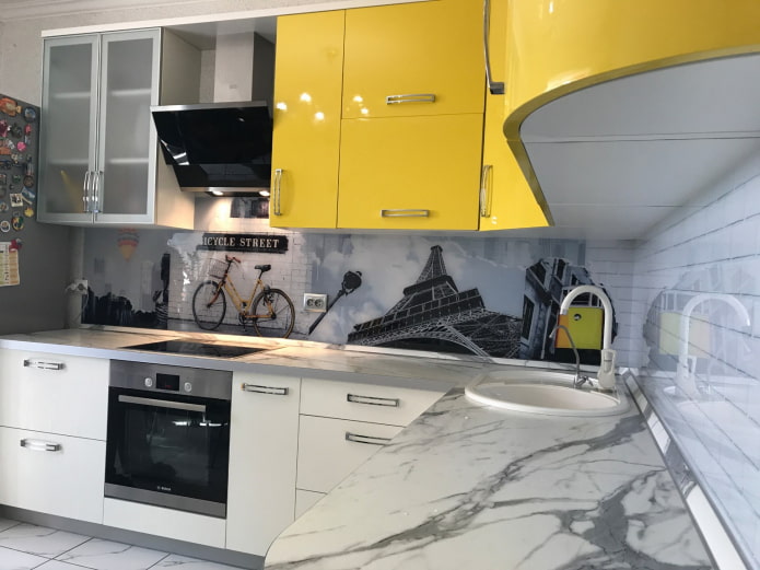 glass apron with Parisian motifs glass apron with Parisian motifs