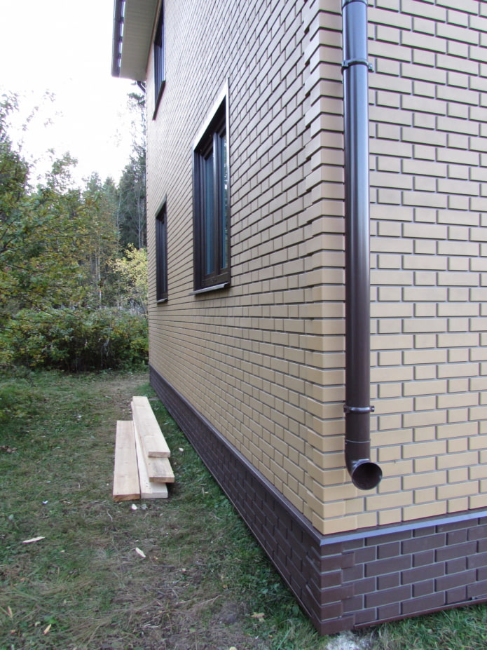 dark brick plinth dark brick plinth