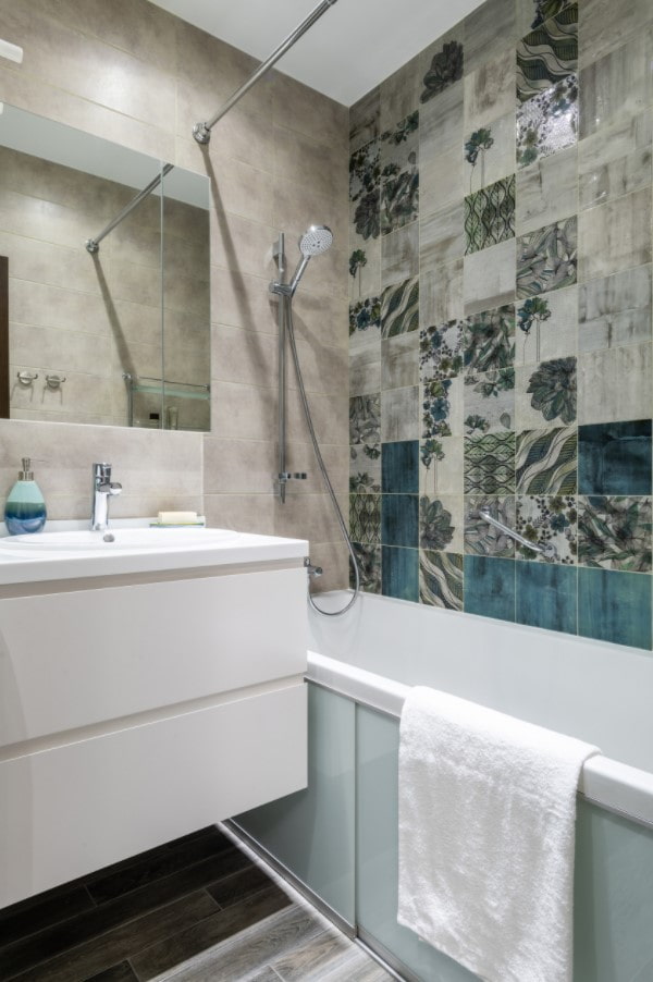 accent wall in the bathroom