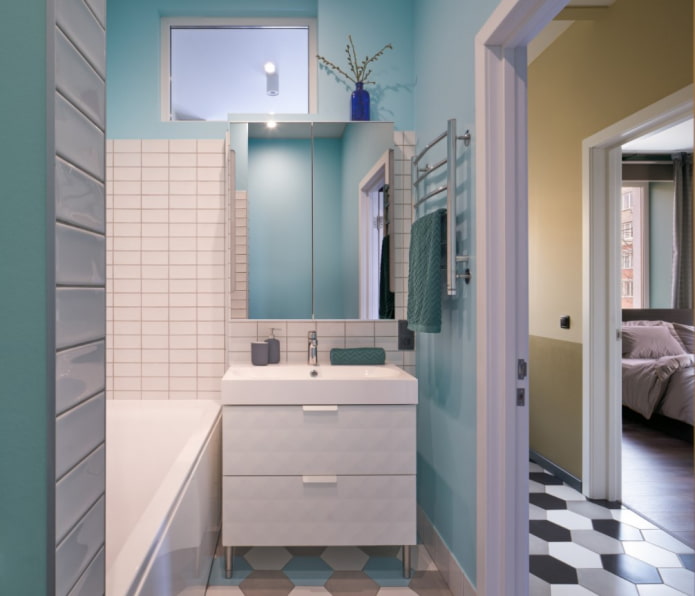 bathroom design with transom