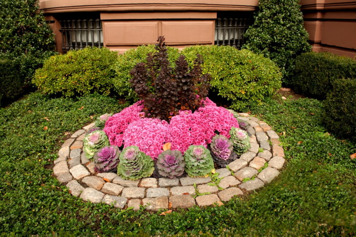 curb for a round flowerbed of three rows of cobblestones