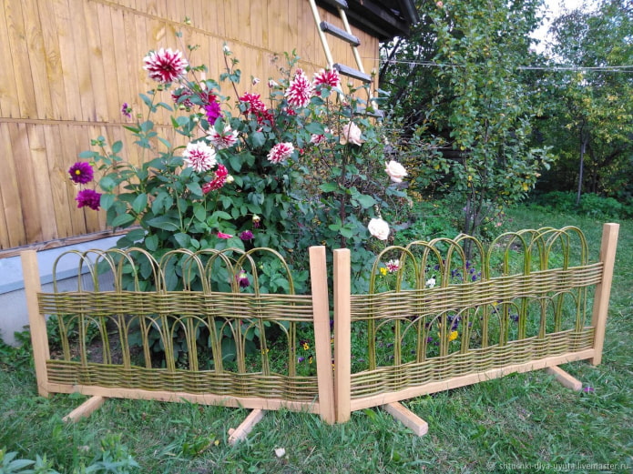 portable vine fence
