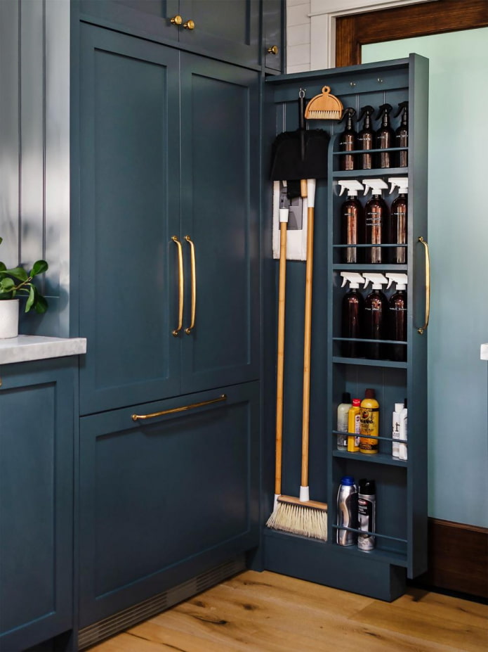 pull-out shelf in the headset