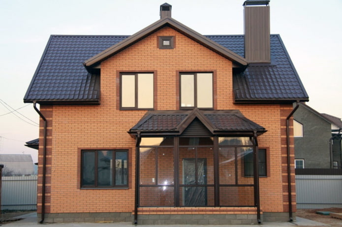facade decoration with bricks