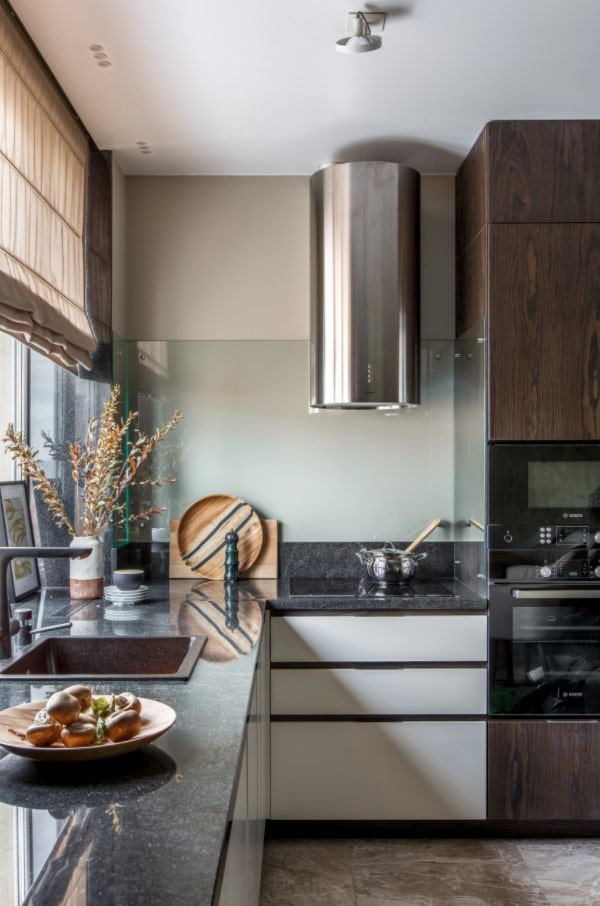 apron made of transparent glass