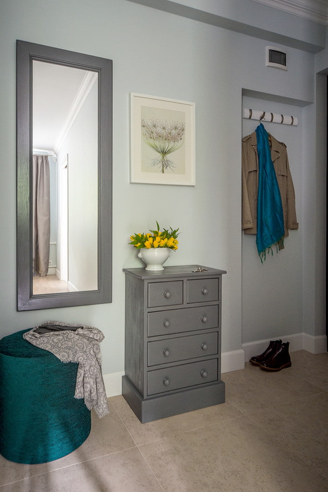 Niche in the hallway