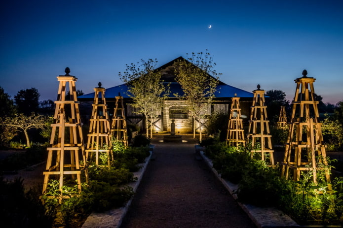 Garden with lanterns Garden with lanterns