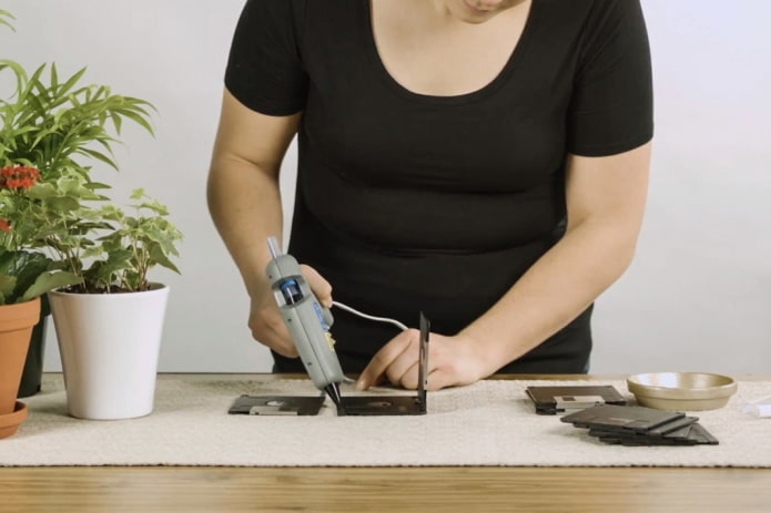 Apply glue Apply glue