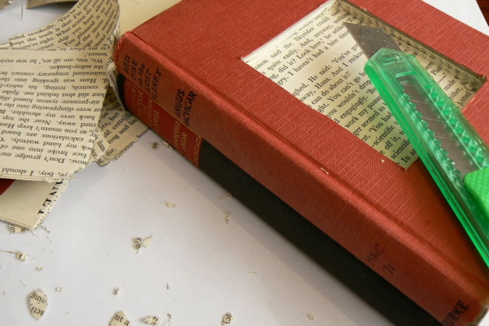 Cut out a recess Cut out a recess