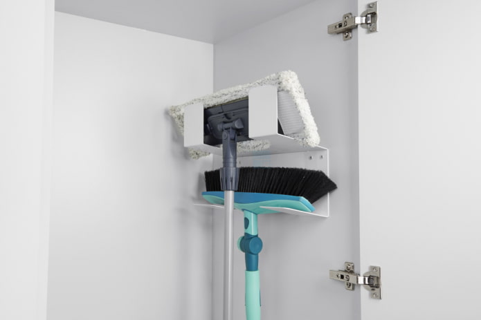 Storing mops Storing mops