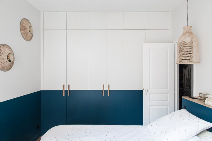 Narrow bedroom Narrow bedroom