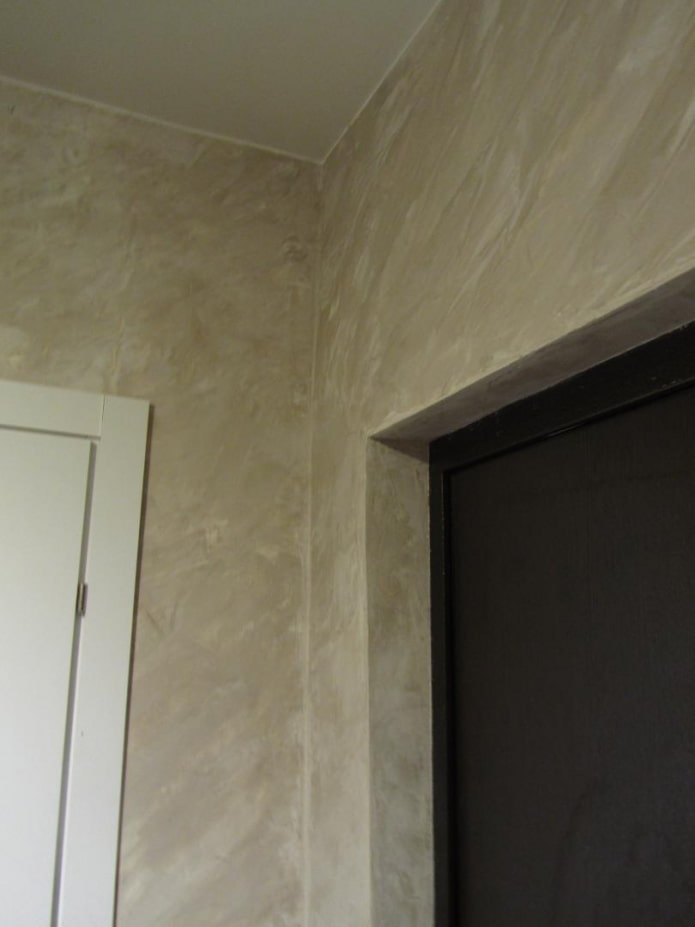 decorative plaster in the hallway