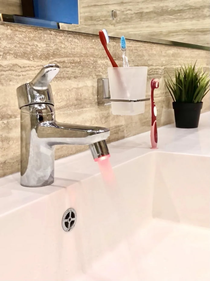 Attachment on the crane Attachment on the crane