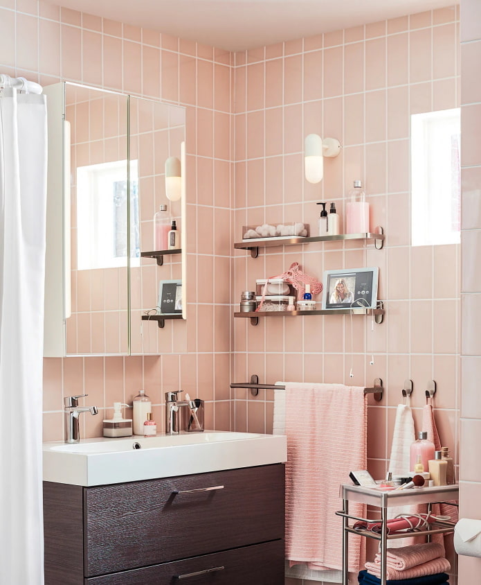 Shelves on top of each other Shelves on top of each other