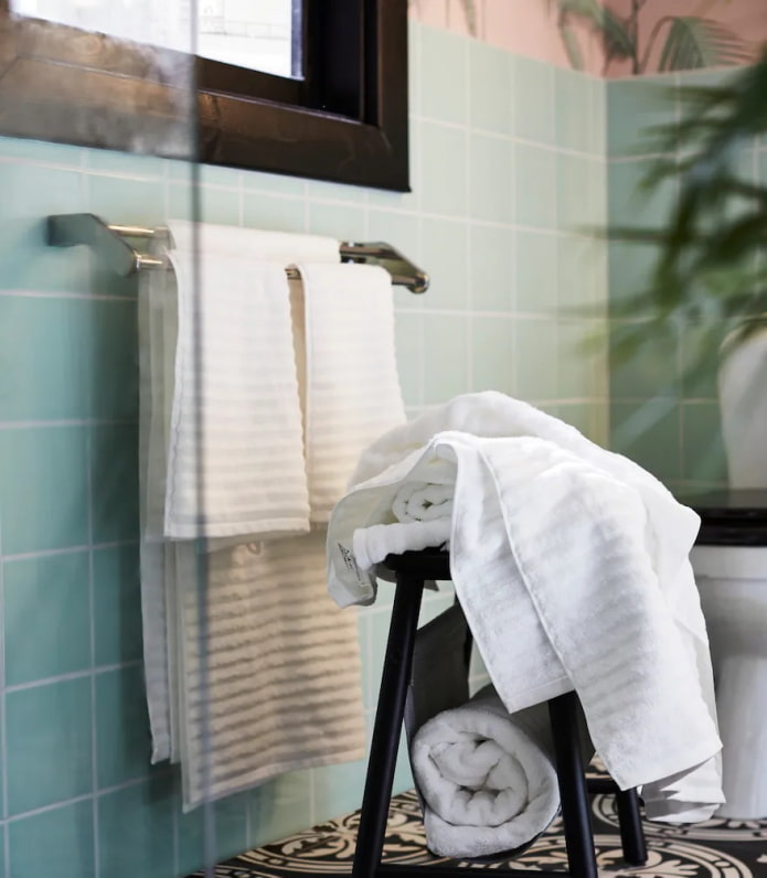 Double bar in the interior Double bar in the interior