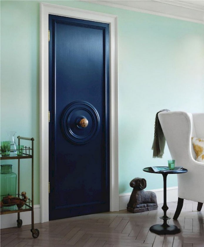 Rosette on the door Rosette on the door