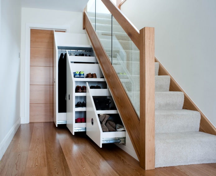 Pull-out wardrobes Pull-out wardrobes