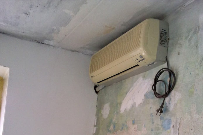 wallpapering under the air conditioner wallpapering under the air conditioner