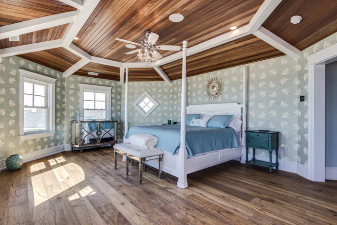 An unusual way of laying beams in the bedroom An unusual way of laying beams in the bedroom