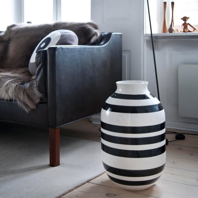 Black and white vase
