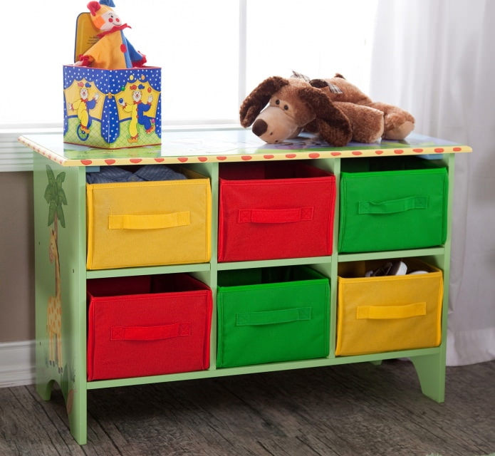 Storing toys in the child's room Storing toys in the child's room
