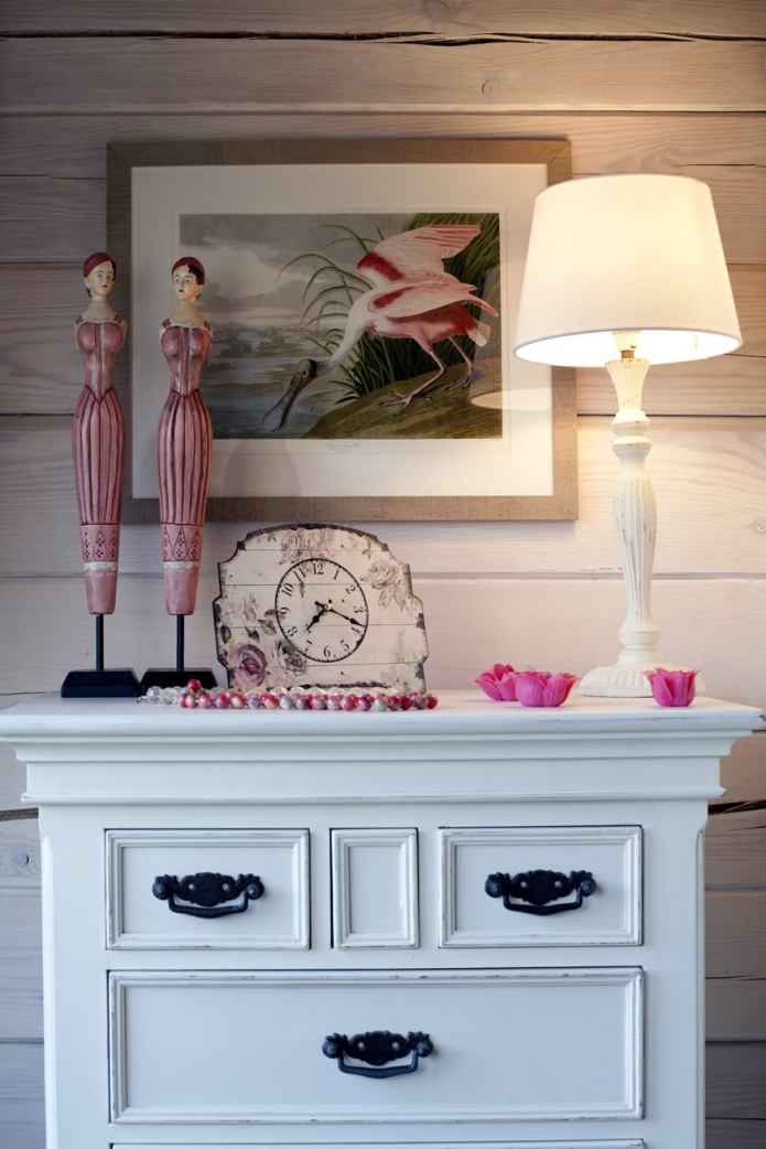 the picture with the bird