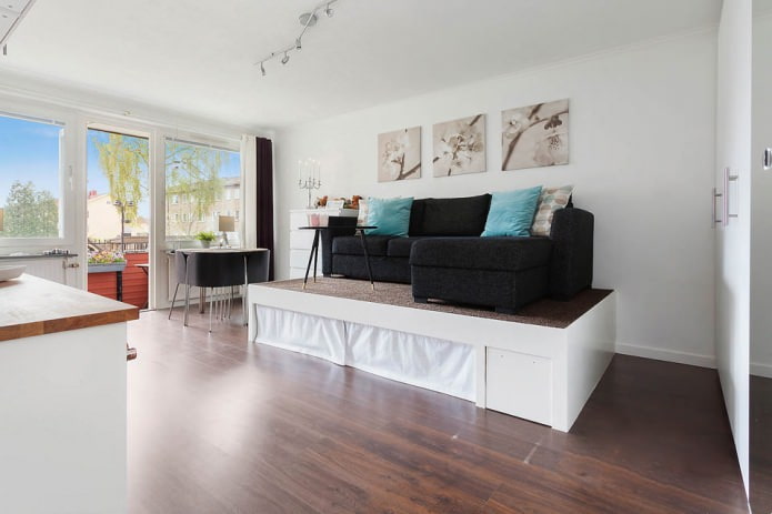 Secret bed in the podium Secret bed in the podium