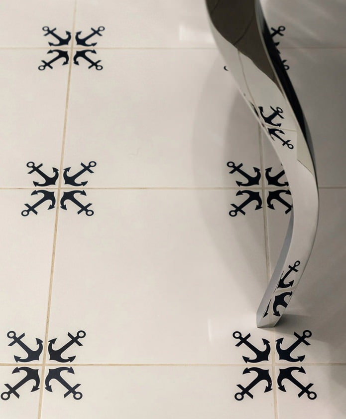 curved chrome furniture leg