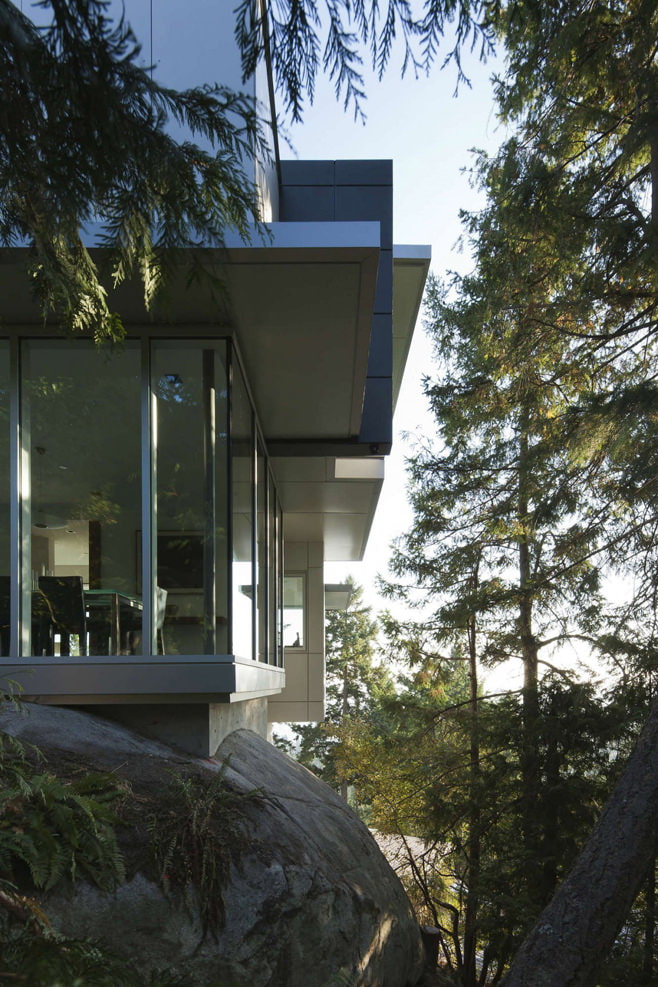 Photo of a house in the mountains Photo of a house in the mountains