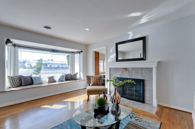 Photo of a living room with a bay window Photo of a living room with a bay window