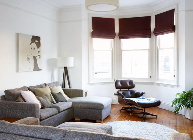 Photo of a living room with a bay window Photo of a living room with a bay window