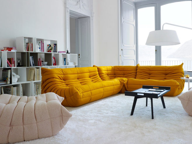 Photo of a living room in yellow Photo of a living room in yellow